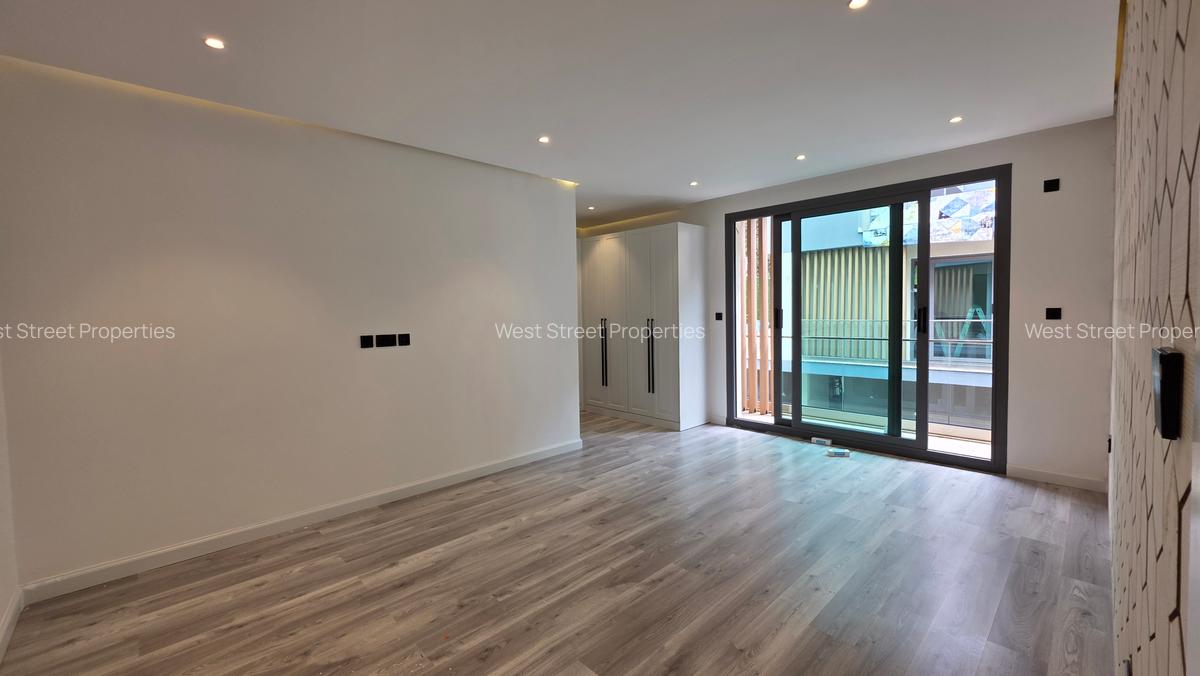 5 Bed Villa with En Suite at Lavington - 12