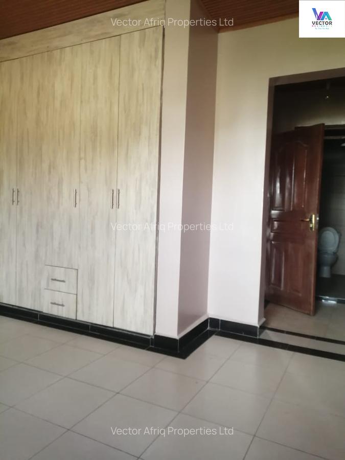 5 Bed Townhouse with En Suite in Syokimau - 15