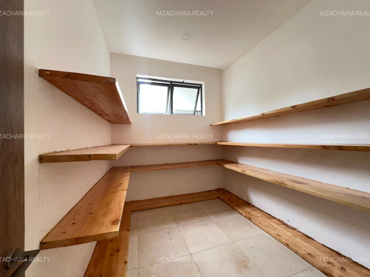 5 Bed Villa with En Suite in Nyari - 13