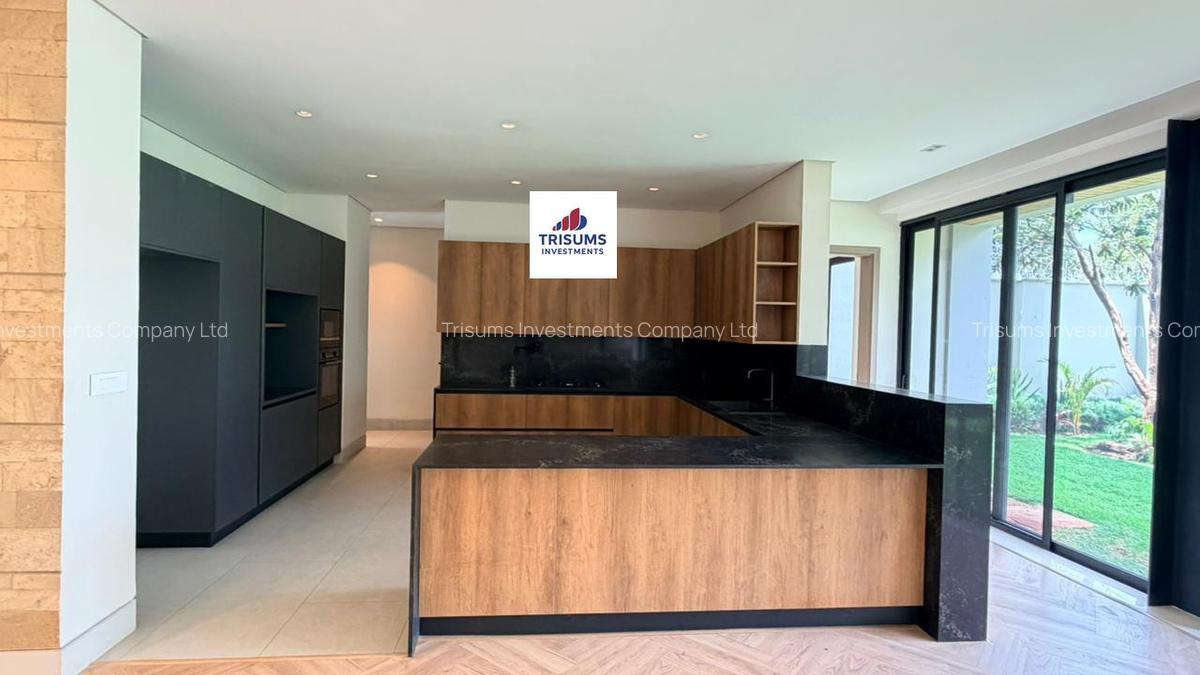 5 Bed House with En Suite in Kyuna - 3