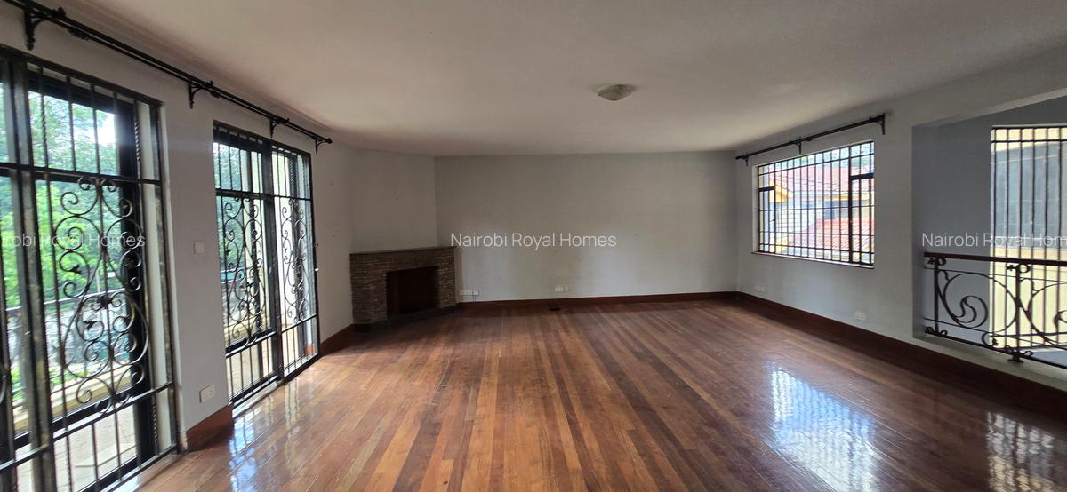 5 Bed Townhouse with En Suite at Lavington Off Convent Road - 16