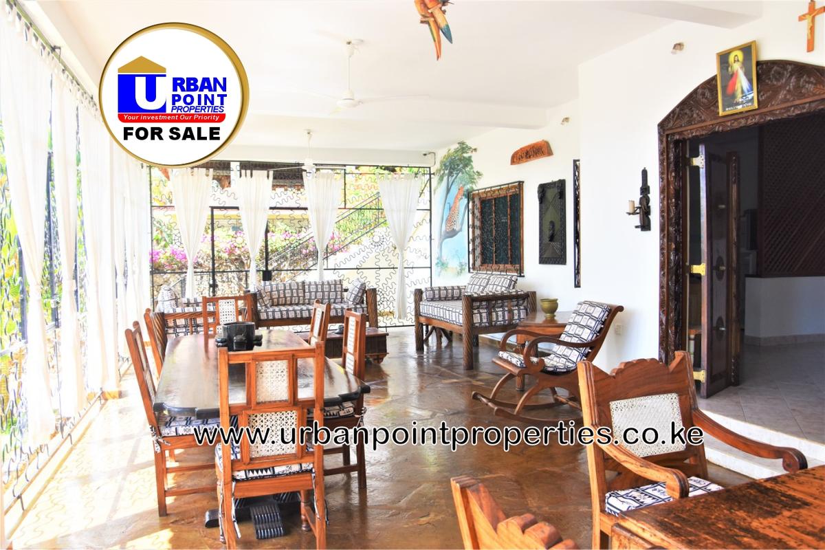 6 Bed House with En Suite in Watamu - 3