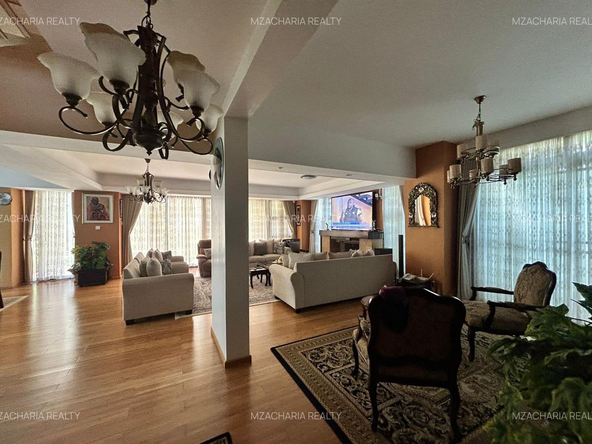 4 Bed Townhouse with En Suite in Ridgeways - 6