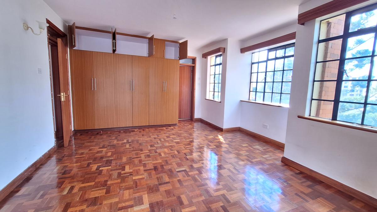 3 Bed Apartment with En Suite at Valley Arcade - 5