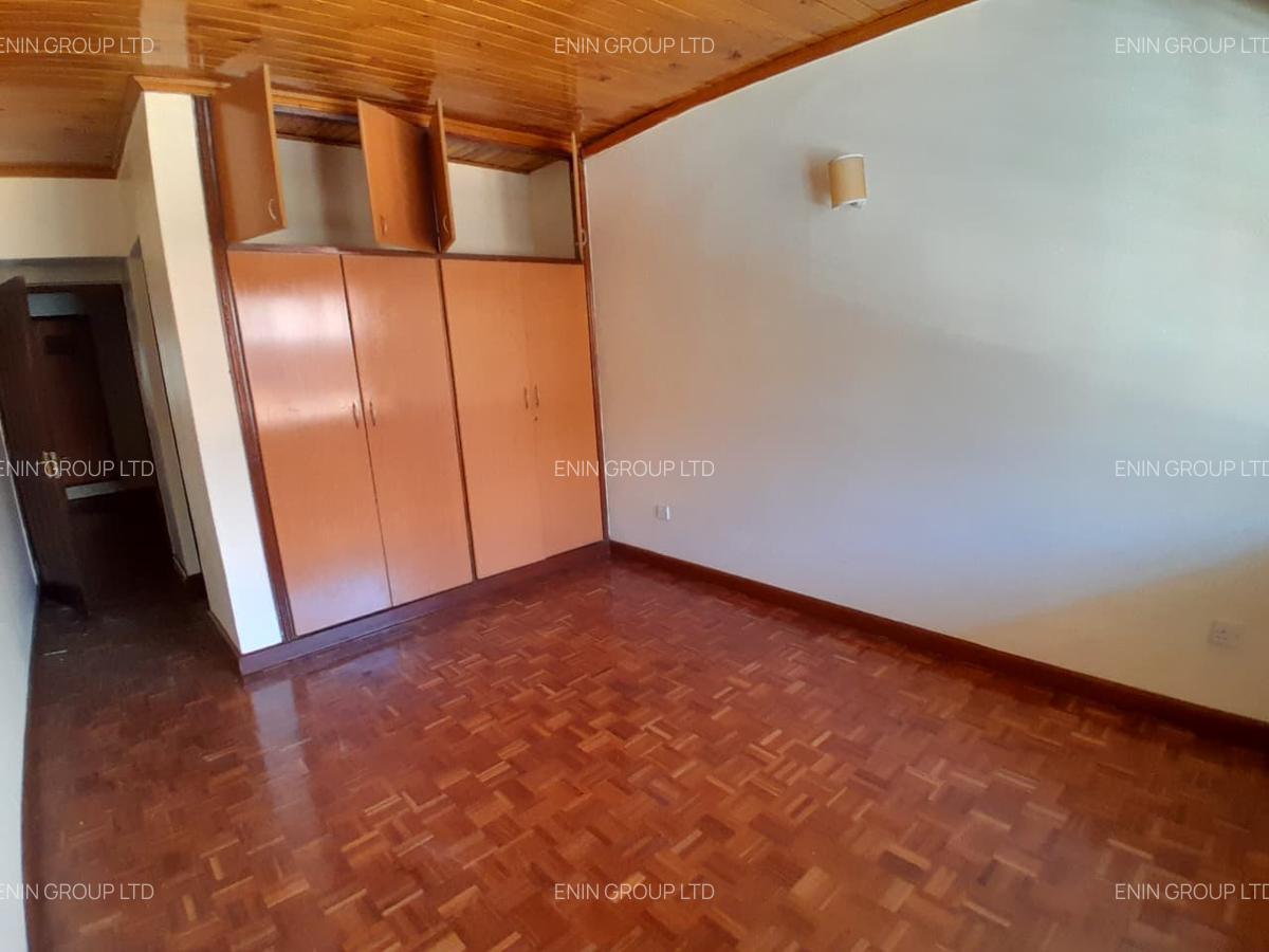 5 Bed Townhouse with En Suite in Lavington - 3
