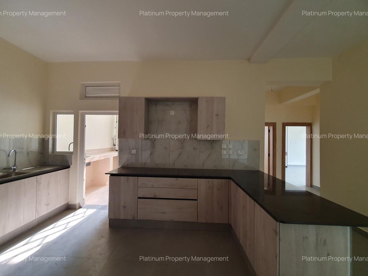 3 Bed Apartment with En Suite in Parklands - 5