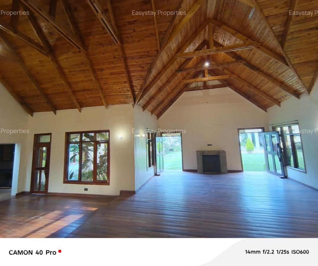 4 Bed House with En Suite in Ridgeways - 2