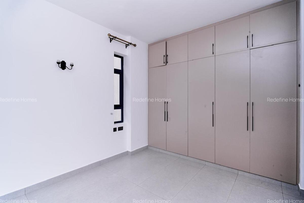 2 Bed Apartment with Gym in Brookside - 16