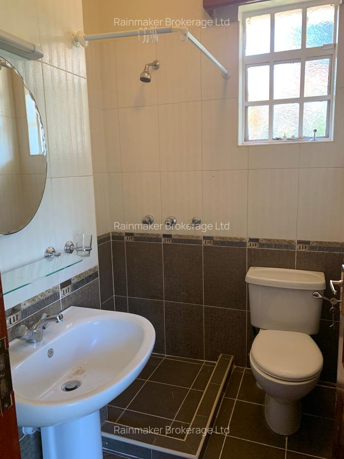 4 Bed House with En Suite in Rosslyn - 9