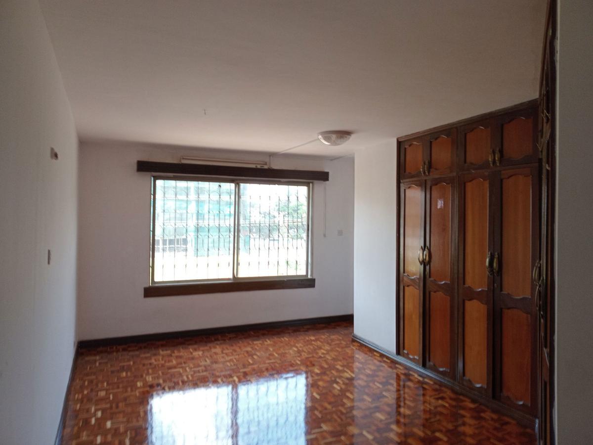 4 Bed Apartment in Parklands - 17