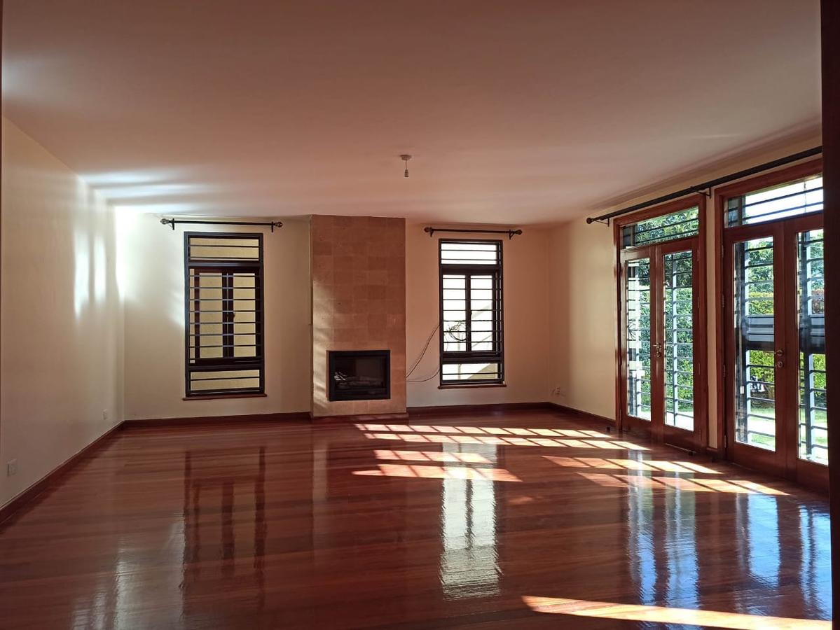 5 Bed Townhouse with En Suite in Lavington - 3