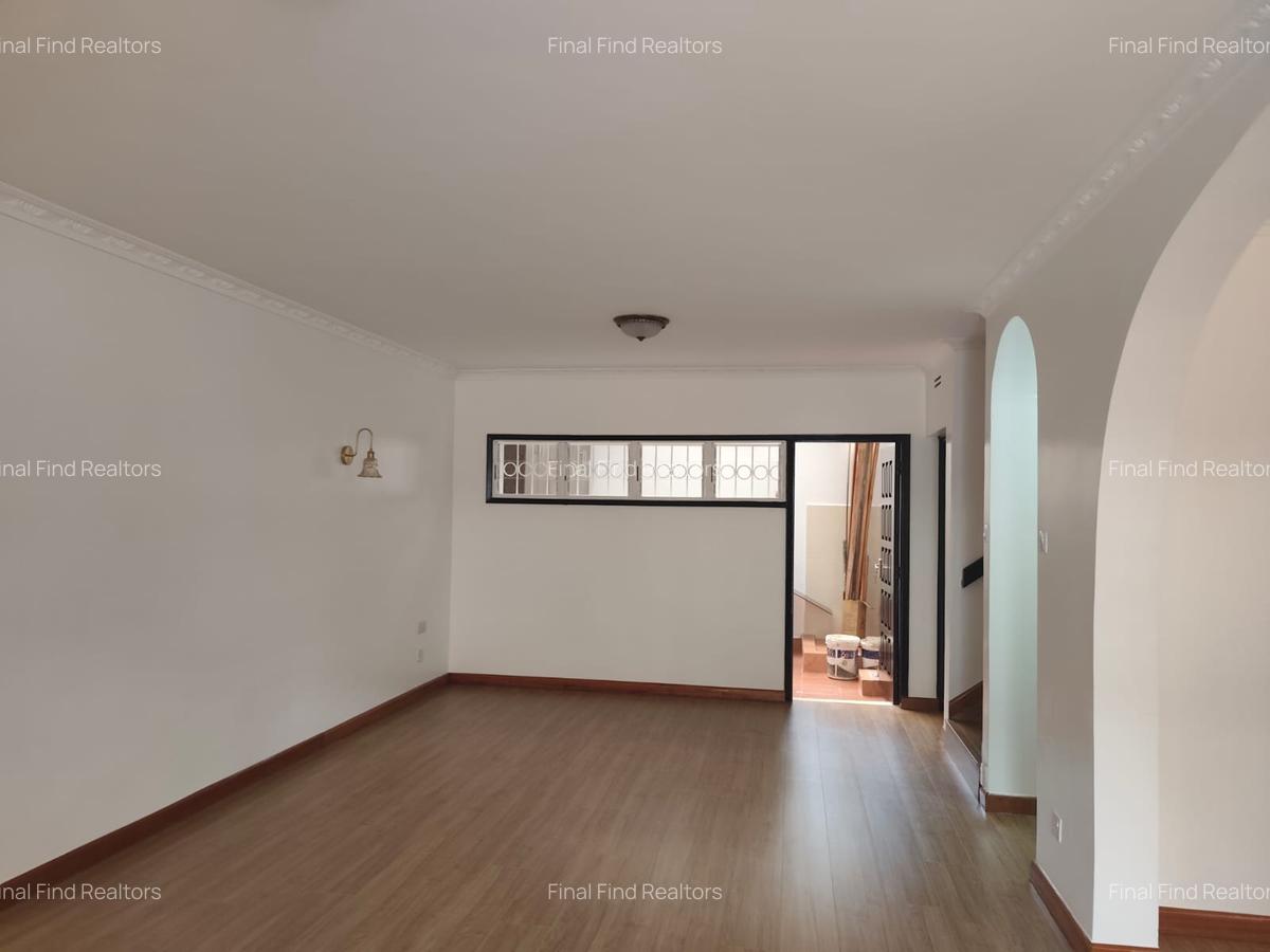 3 Bed Townhouse with En Suite in Brookside - 5