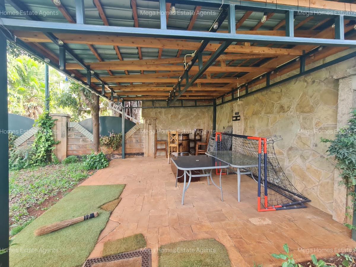 4 Bed House with En Suite in Mountain View - 2