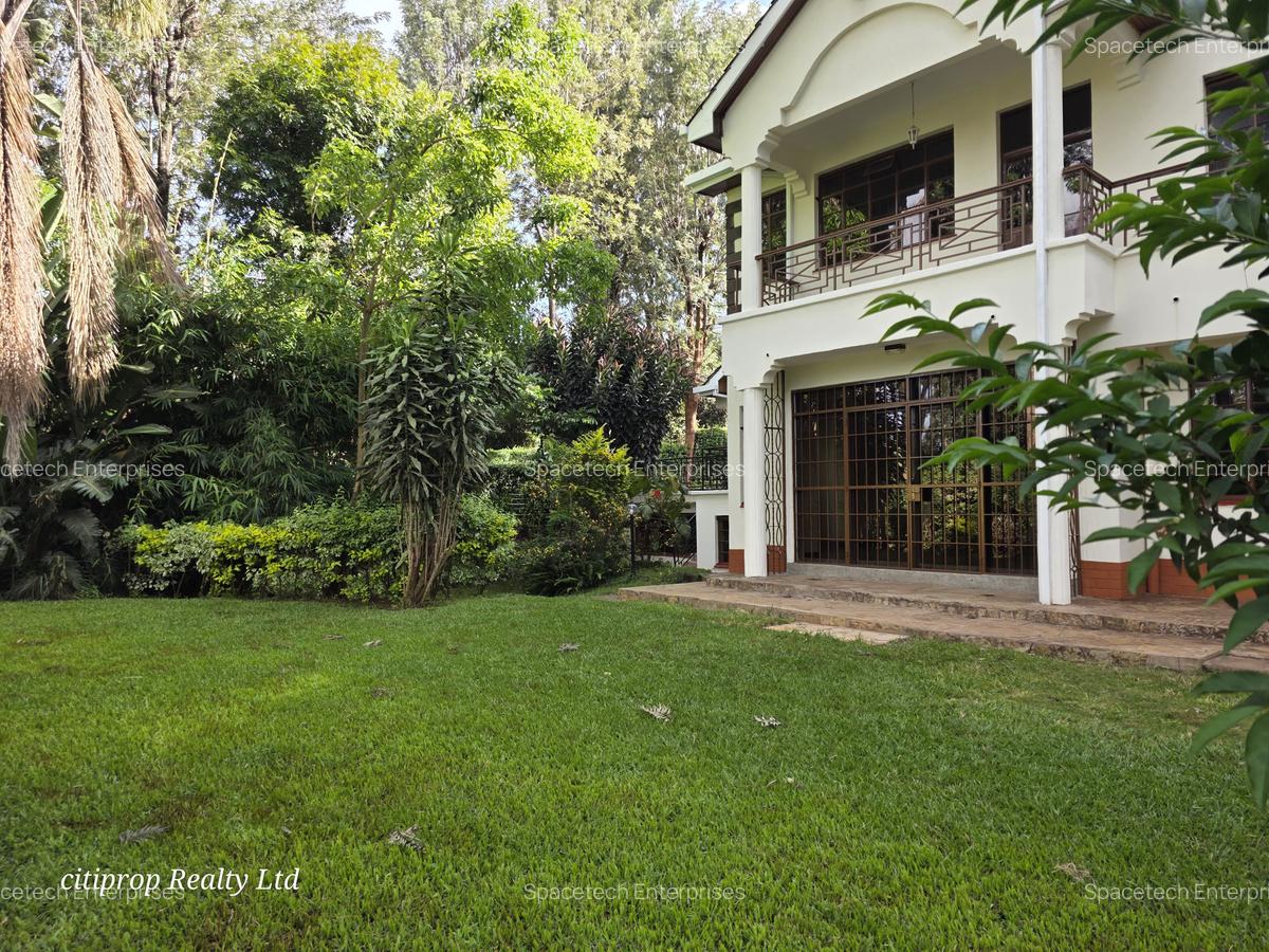 5 Bed House with En Suite in Runda - 2