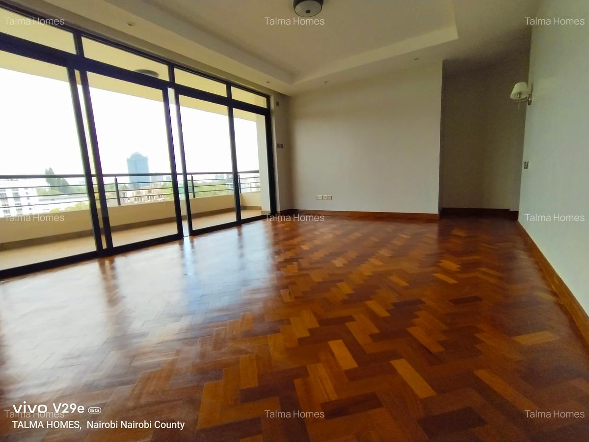3 Bed Apartment with En Suite at Off Riverside Drive - 15