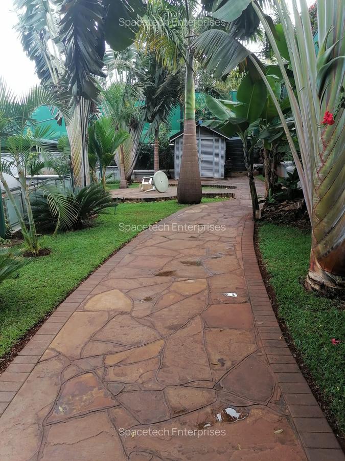 4 Bed House with En Suite in Runda - 5