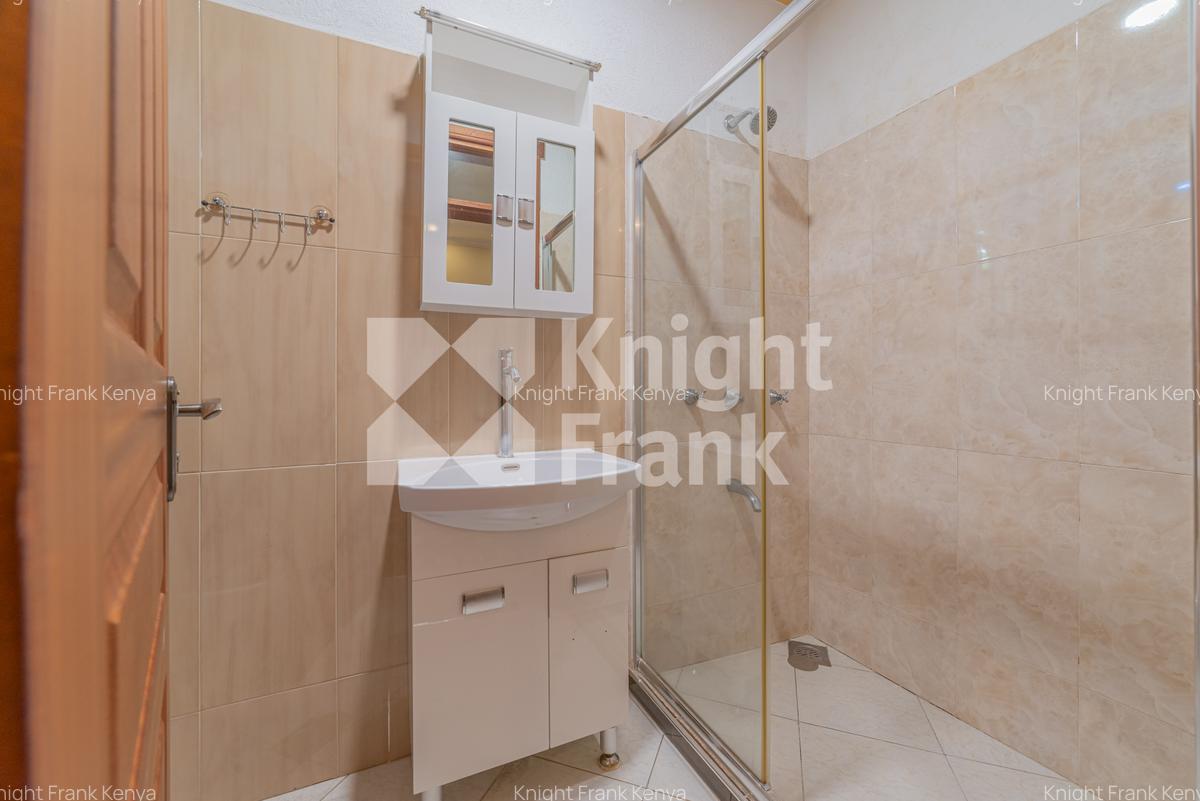 4 Bed Townhouse with En Suite in Hill View - 13