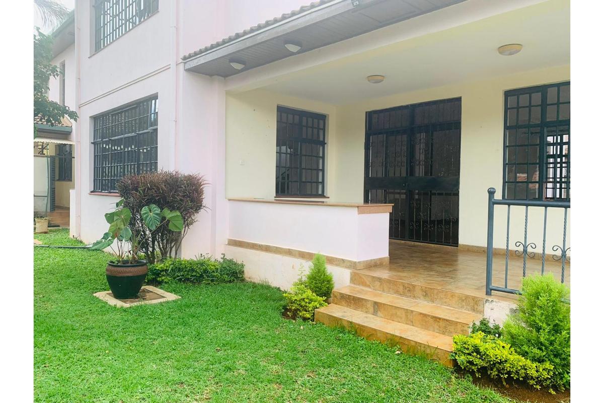 4 Bed Townhouse with En Suite in Lavington - 4