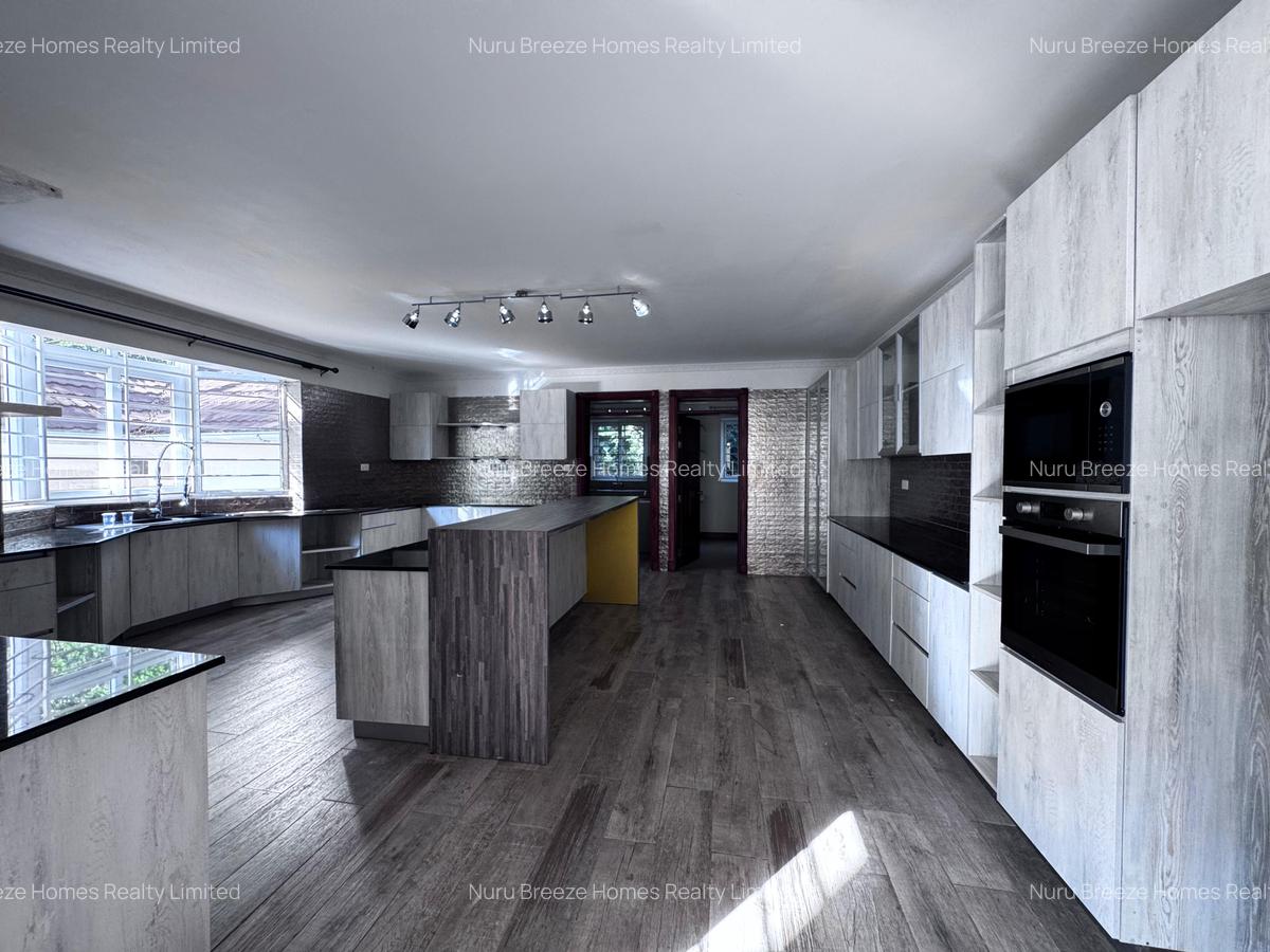 5 Bed Townhouse with En Suite in Rosslyn - 14