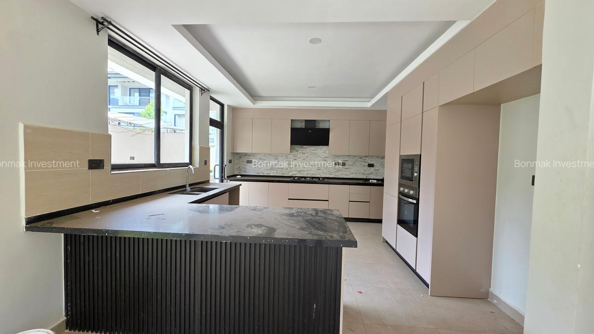 4 Bed Townhouse with En Suite at Lavington Green - 8