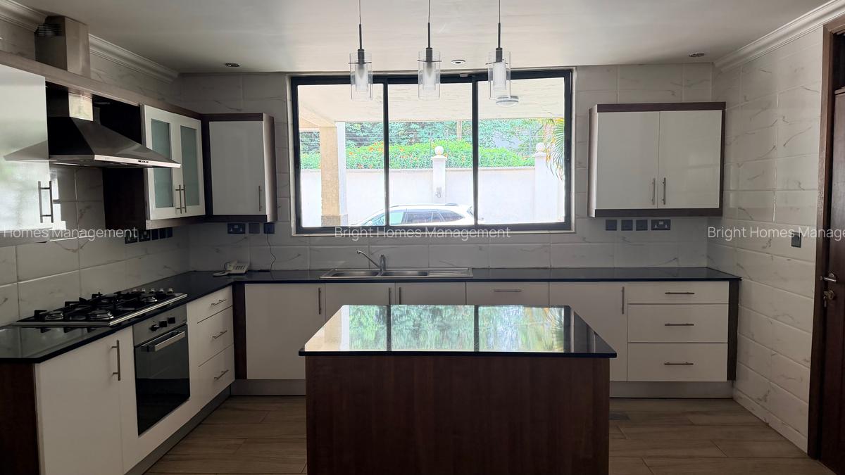 5 Bed Townhouse with En Suite in Lavington - 7