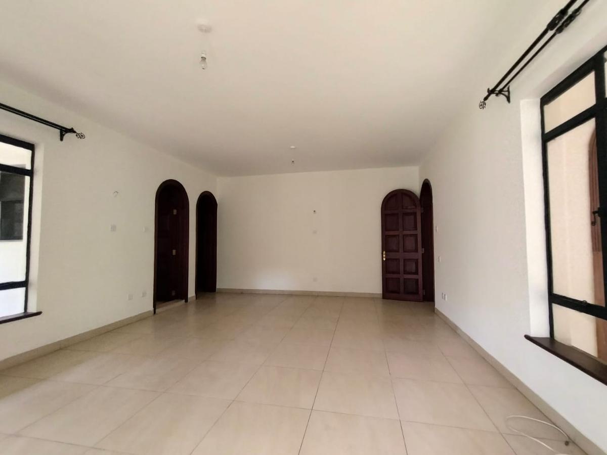 5 Bed Townhouse with En Suite in Westlands Area - 17