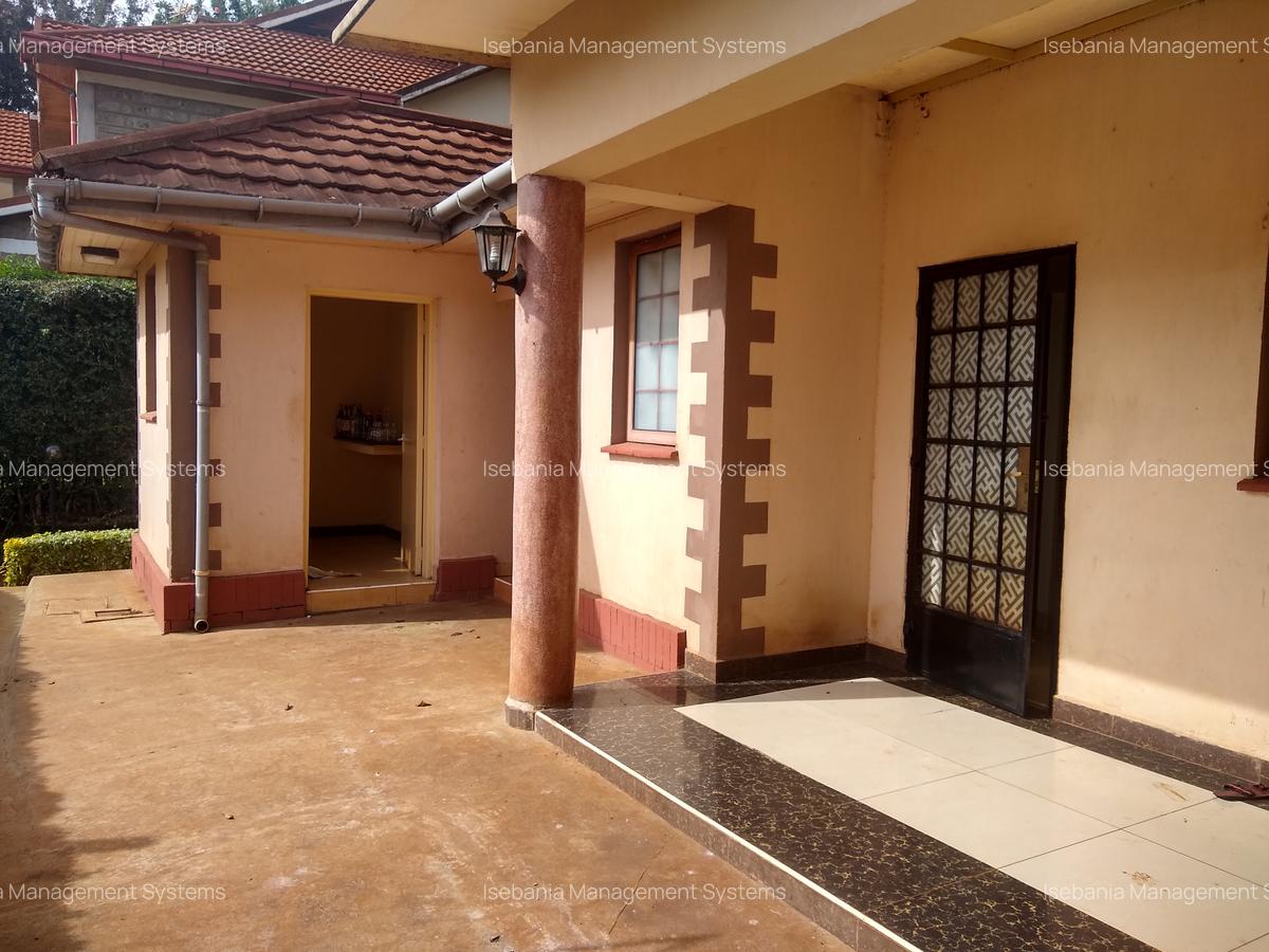 5 Bed House with En Suite at - 3