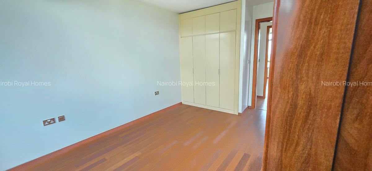 4 Bed Apartment with En Suite at 6Th Parklands - 16