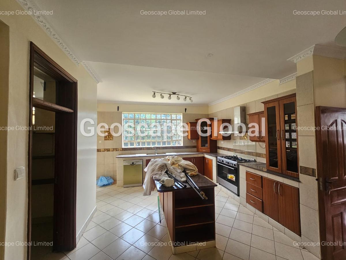 5 Bed House with En Suite in Runda - 13