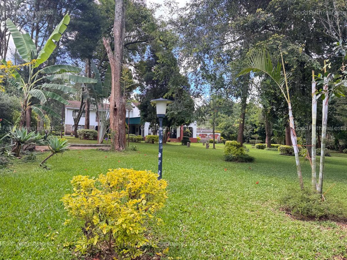 5 Bed House with En Suite in Runda - 14