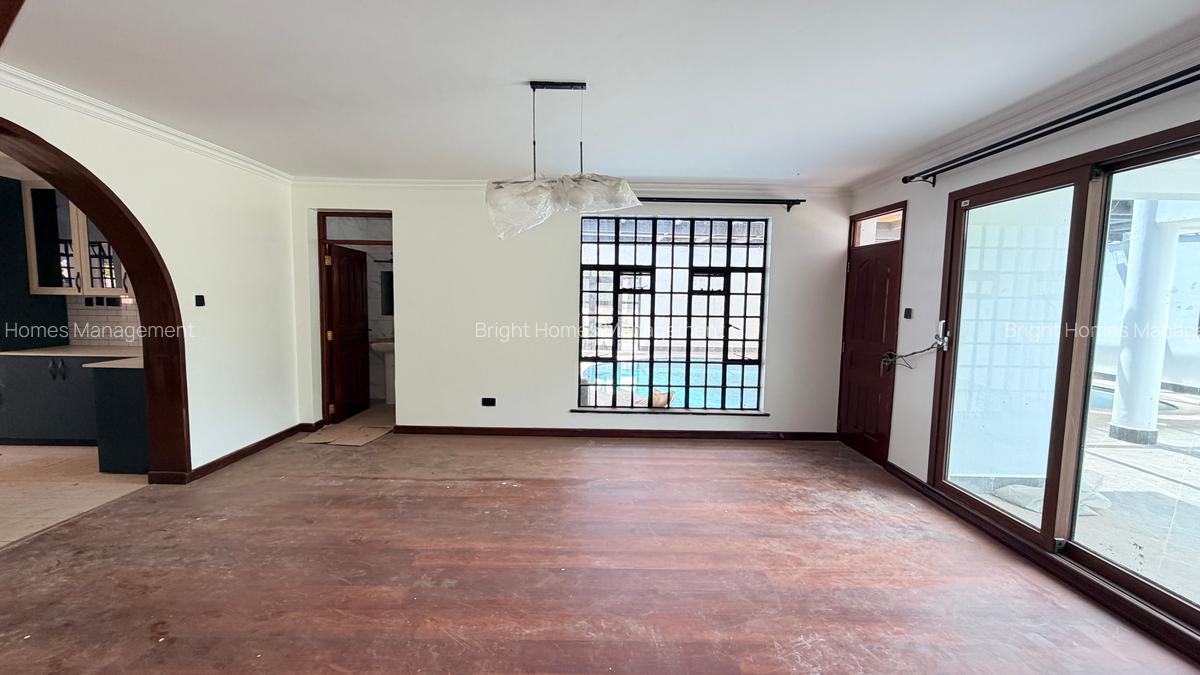 5 Bed Villa with En Suite in Windsor - 6