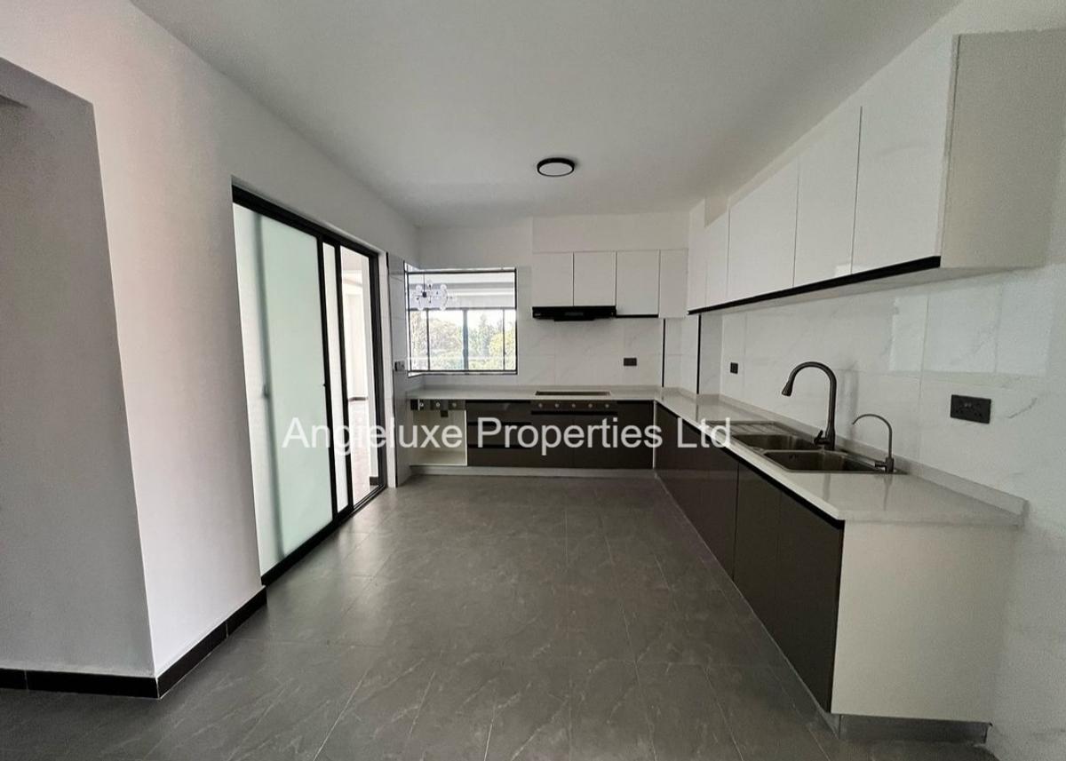 3 Bed Apartment with En Suite at Othaya Road - 4