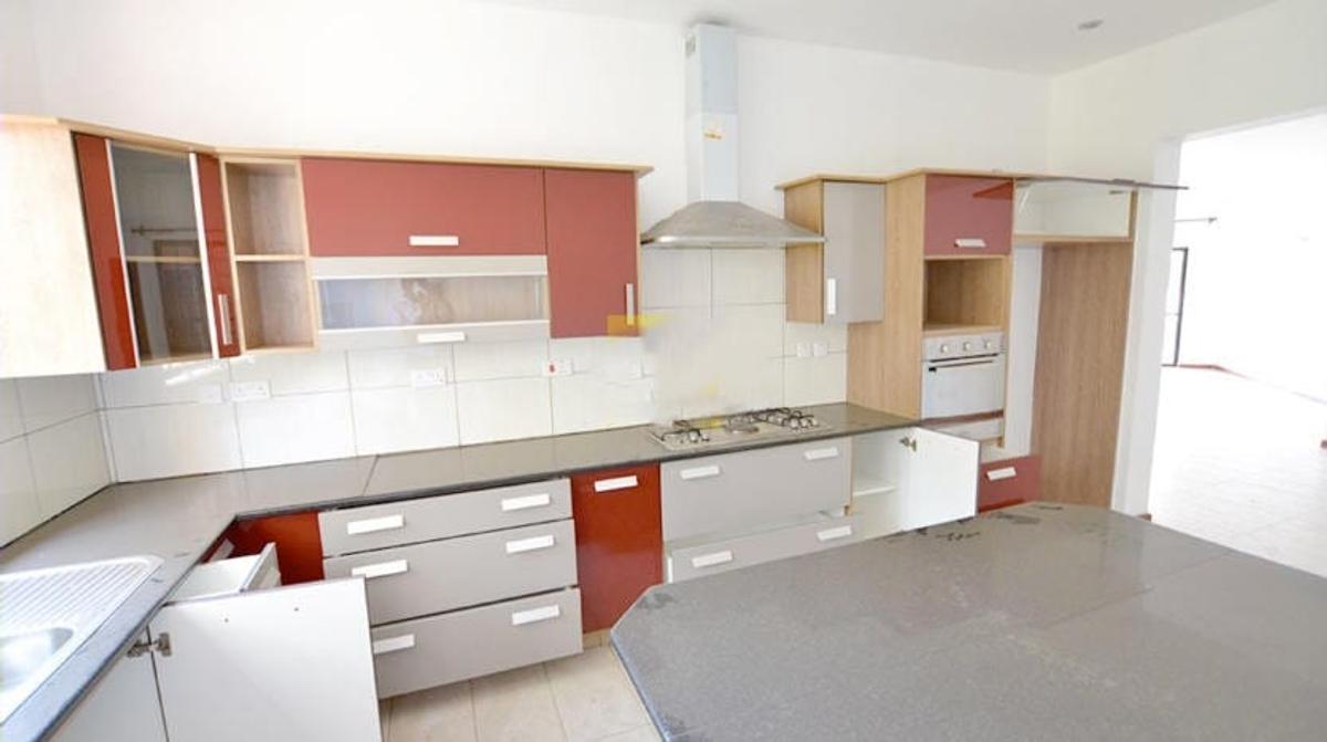 3 Bed Apartment with En Suite at Riverside Drive - 6