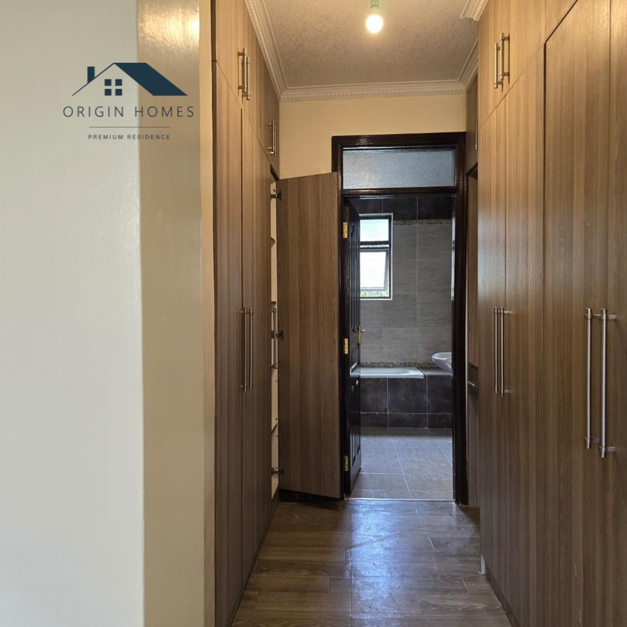 3 Bed Apartment with En Suite at Lavington - 19