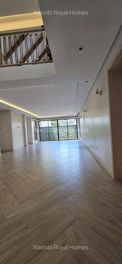 5 Bed House with En Suite at Lavington Green - 19