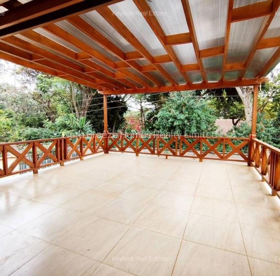 5 Bed Townhouse with En Suite at Lavington Green - 8