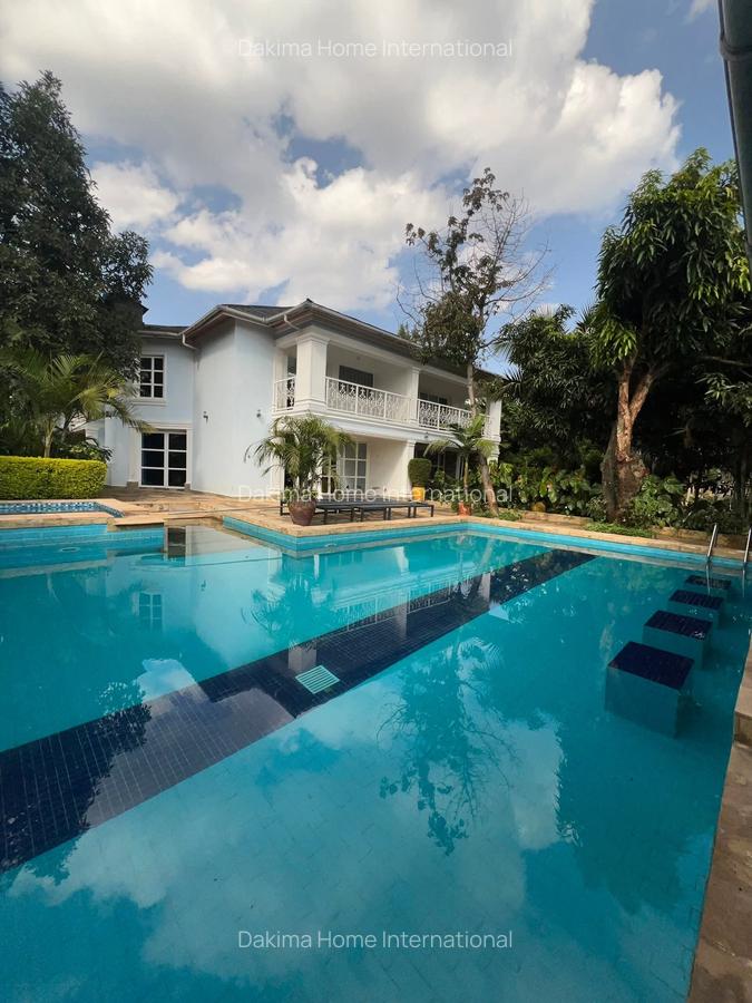 6 Bed House with En Suite in Runda - 1