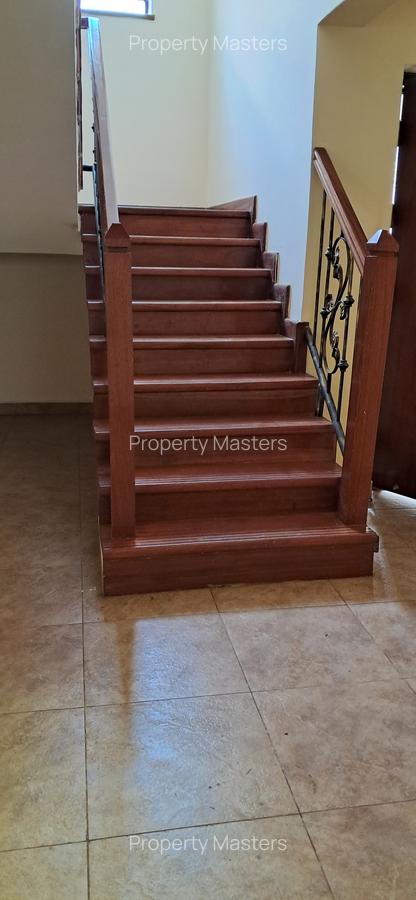 5 Bed Villa with En Suite at Convernt Drive - 13