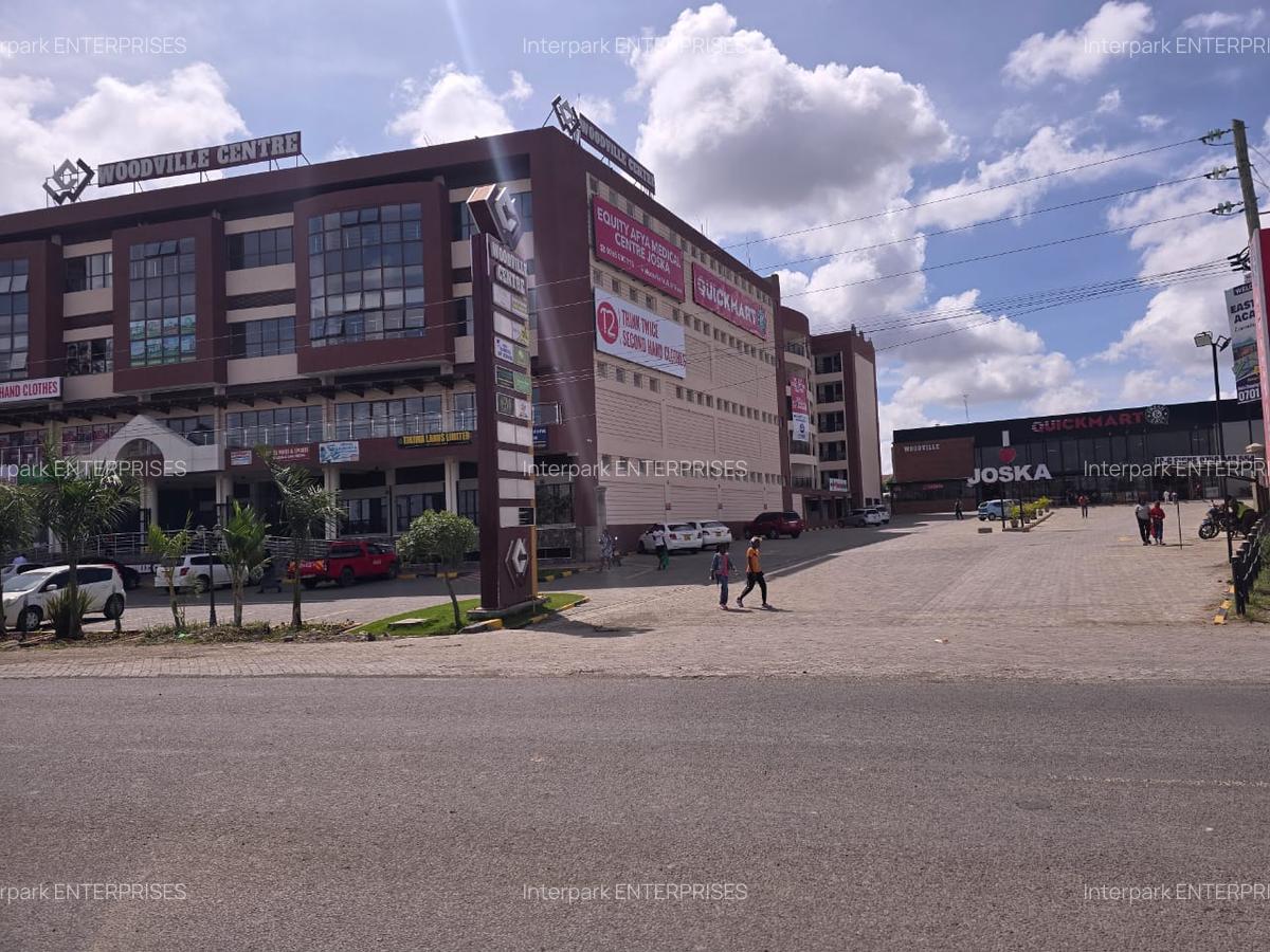 999 ft² Commercial Property with Lift at Joska - 1