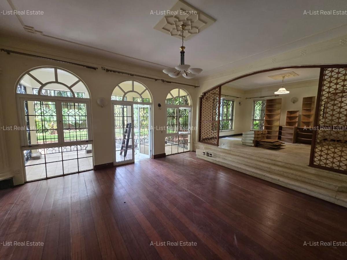 4 Bed House with En Suite at Hillview - 1