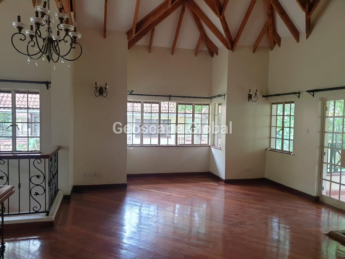5 Bed House with En Suite in Rosslyn - 5