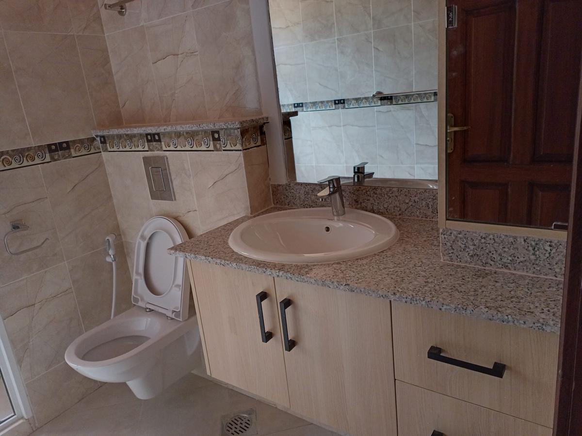 5 Bed House with En Suite at Kyuna - 19