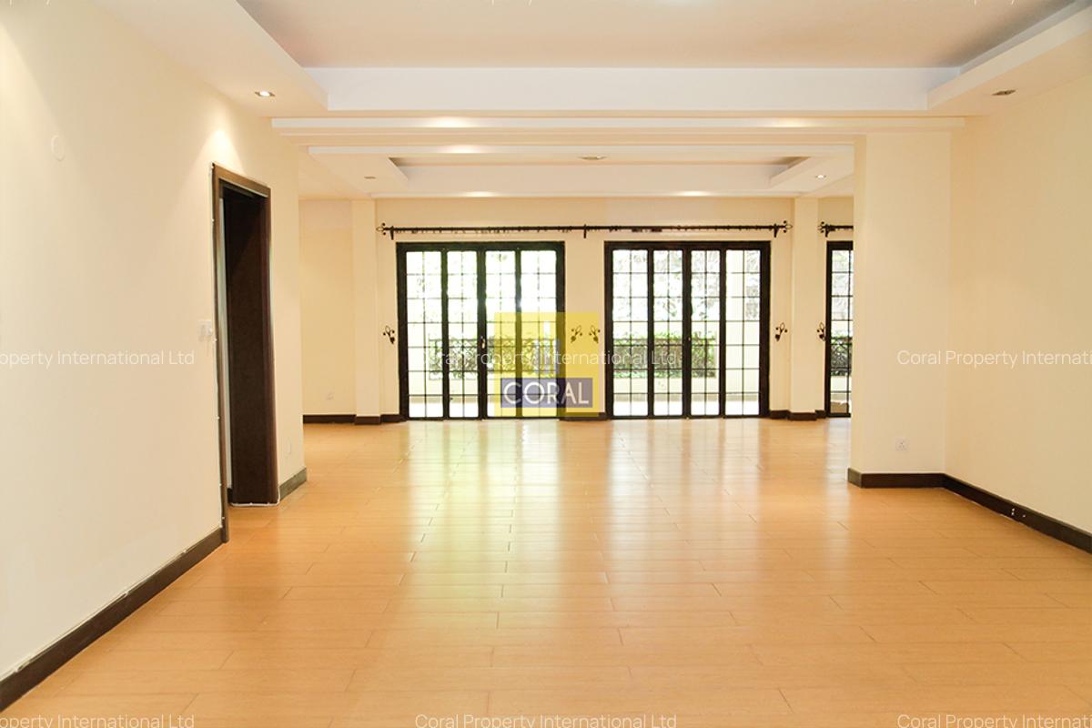 3 Bed Apartment in Riverside - 1