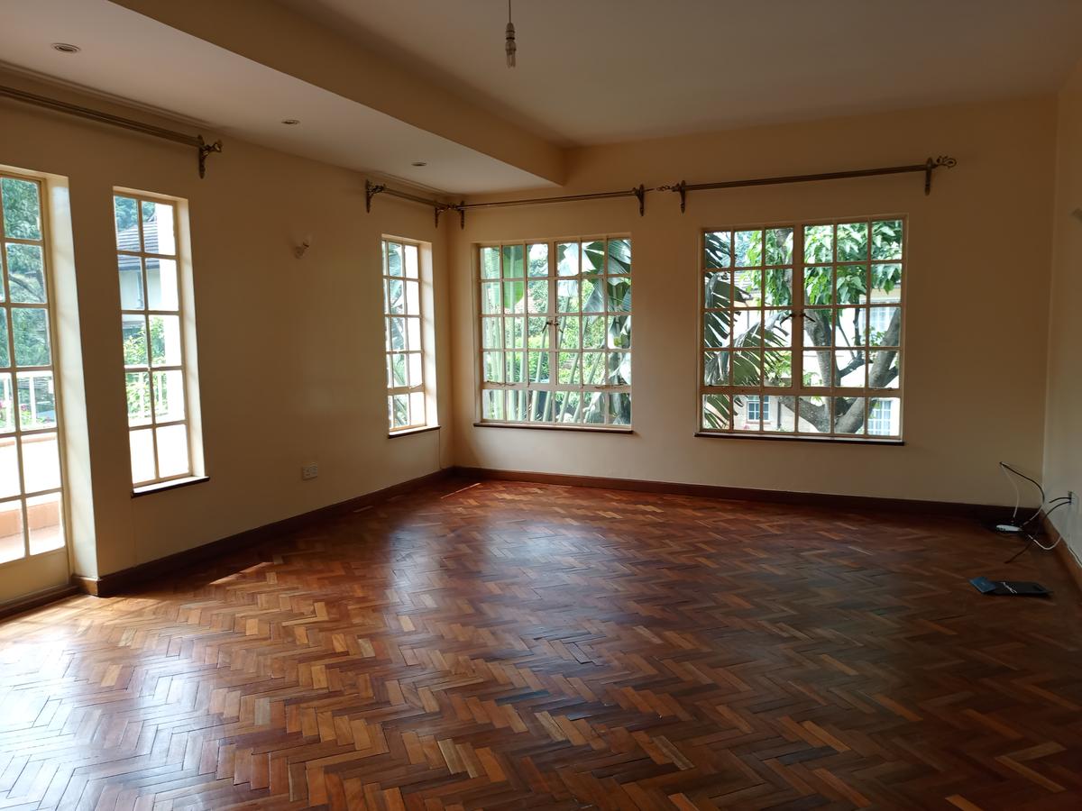 5 Bed Villa with En Suite in Lavington - 11