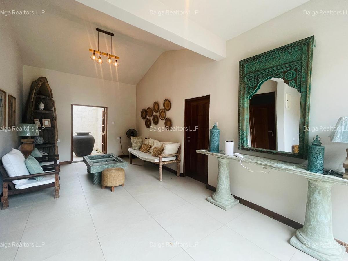 4 Bed Villa with En Suite in Bofa - 5