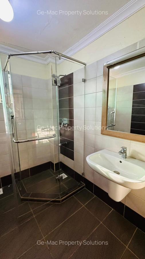 5 Bed House with En Suite in Runda - 14