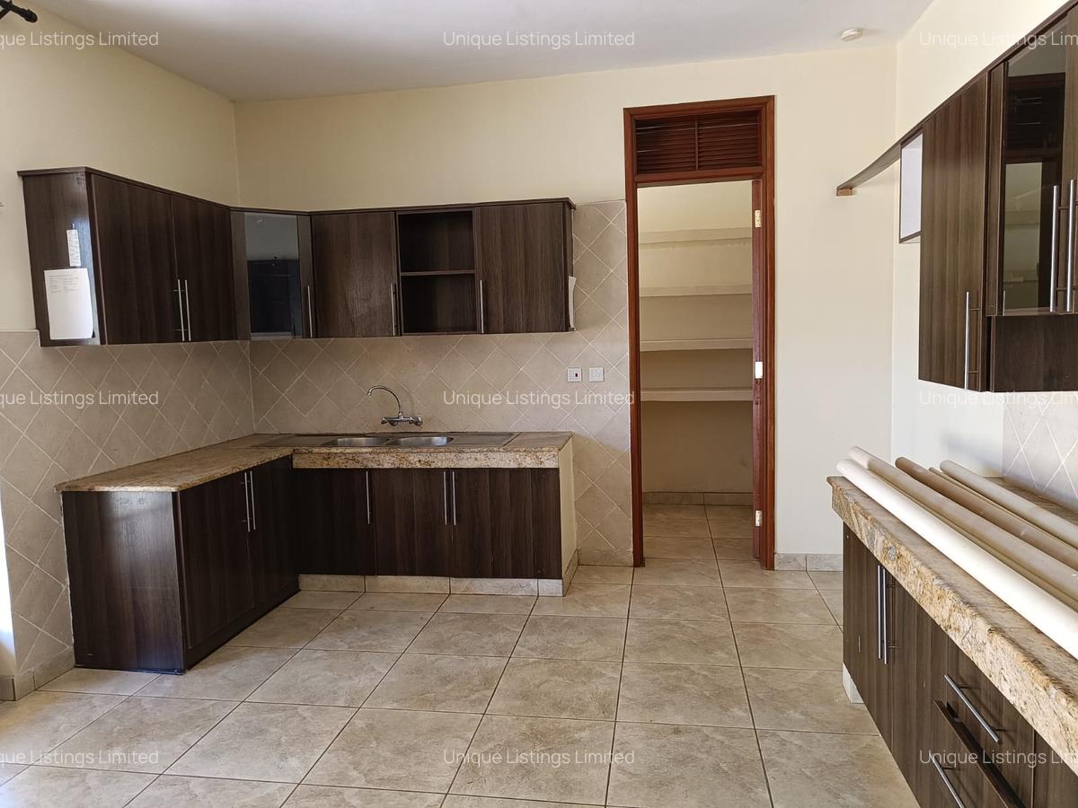 4 Bed House with En Suite in Runda - 3