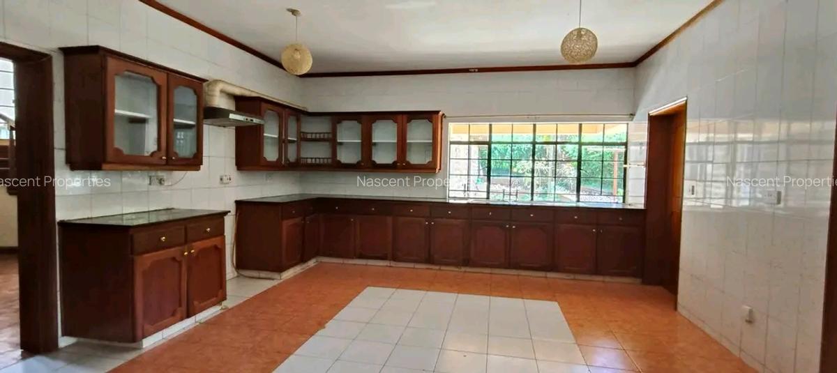 5 Bed House with En Suite in Runda - 11