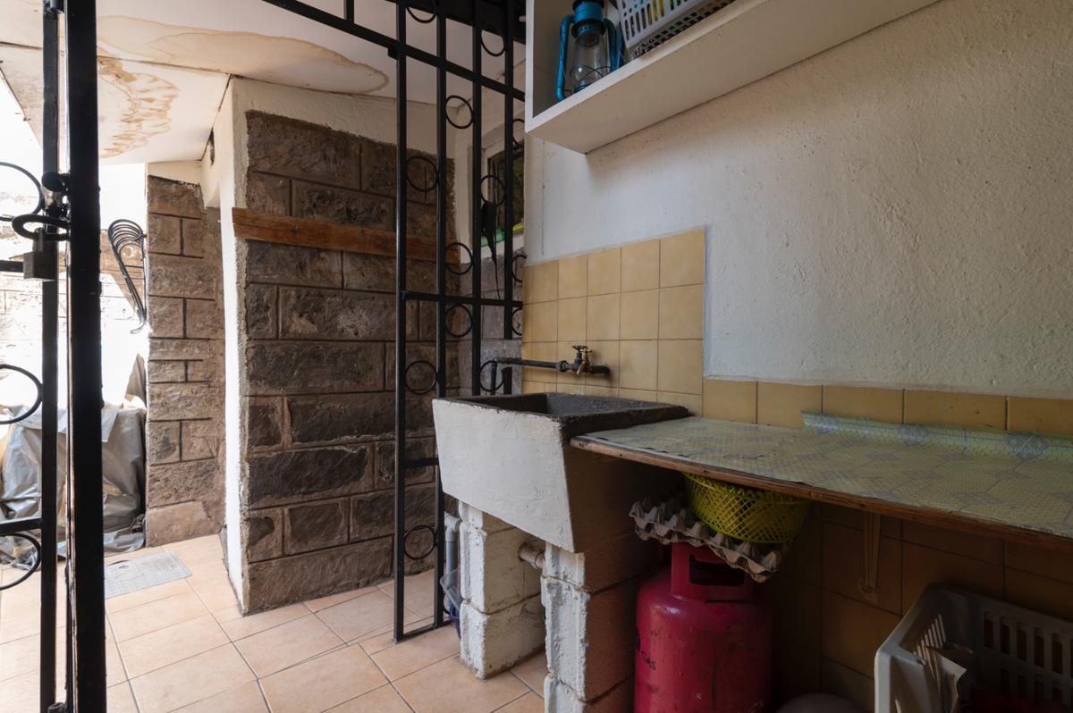 5 Bed Townhouse with En Suite in Langata - 16