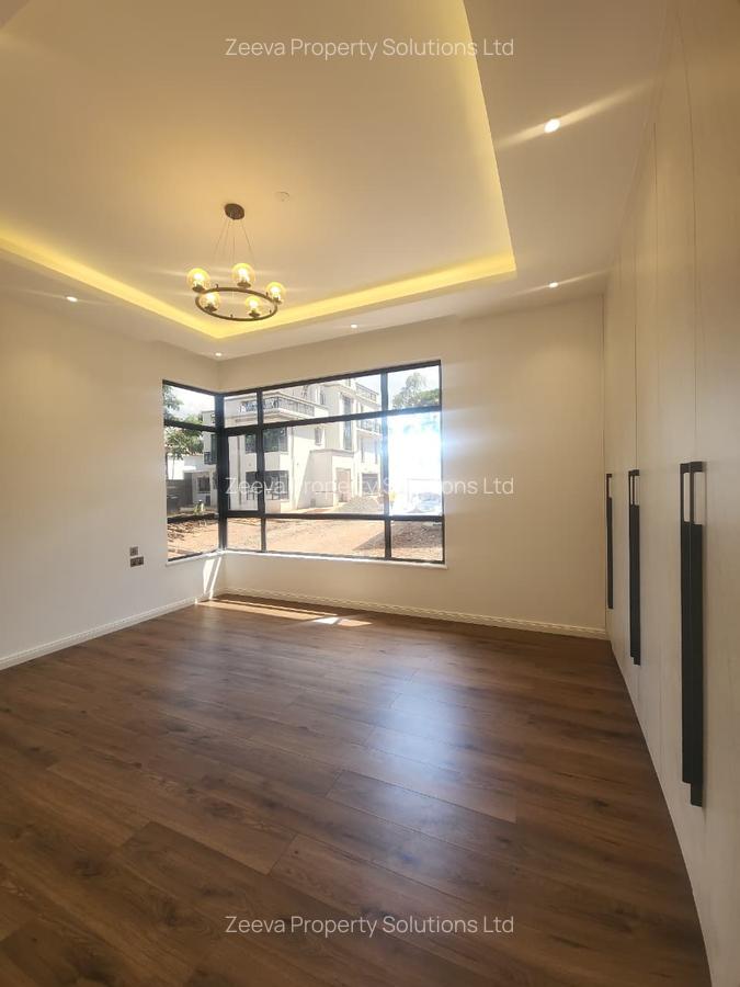 5 Bed House with En Suite in Lavington - 10